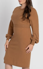 Hone luxury camel cashmere nursing dress featuring architectural knit silhouette and discreet breastfeeding access. Made from biocompatible, Italian-milled natural fibers for the high-performing professional mother.