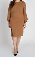 Hone luxury camel cashmere nursing dress featuring architectural knit silhouette and discreet breastfeeding access. Made from biocompatible, Italian-milled natural fibers for the high-performing professional mother.